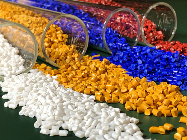 揭秘色母粒的“美白密碼”：為何熒光增白劑是關(guān)鍵搭檔？